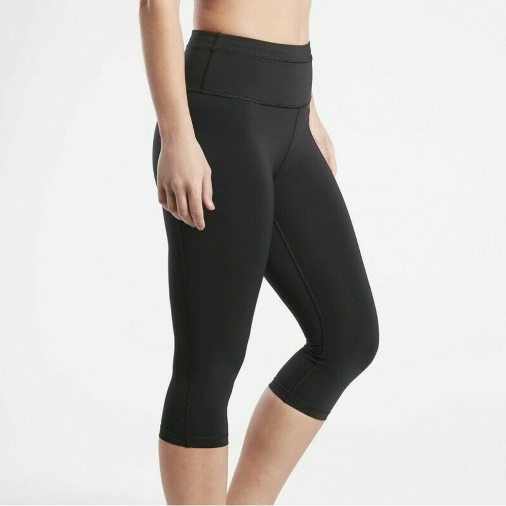 Athleta Black Mid-Rise Accelerate Crop Athletic Leggings, Size Small